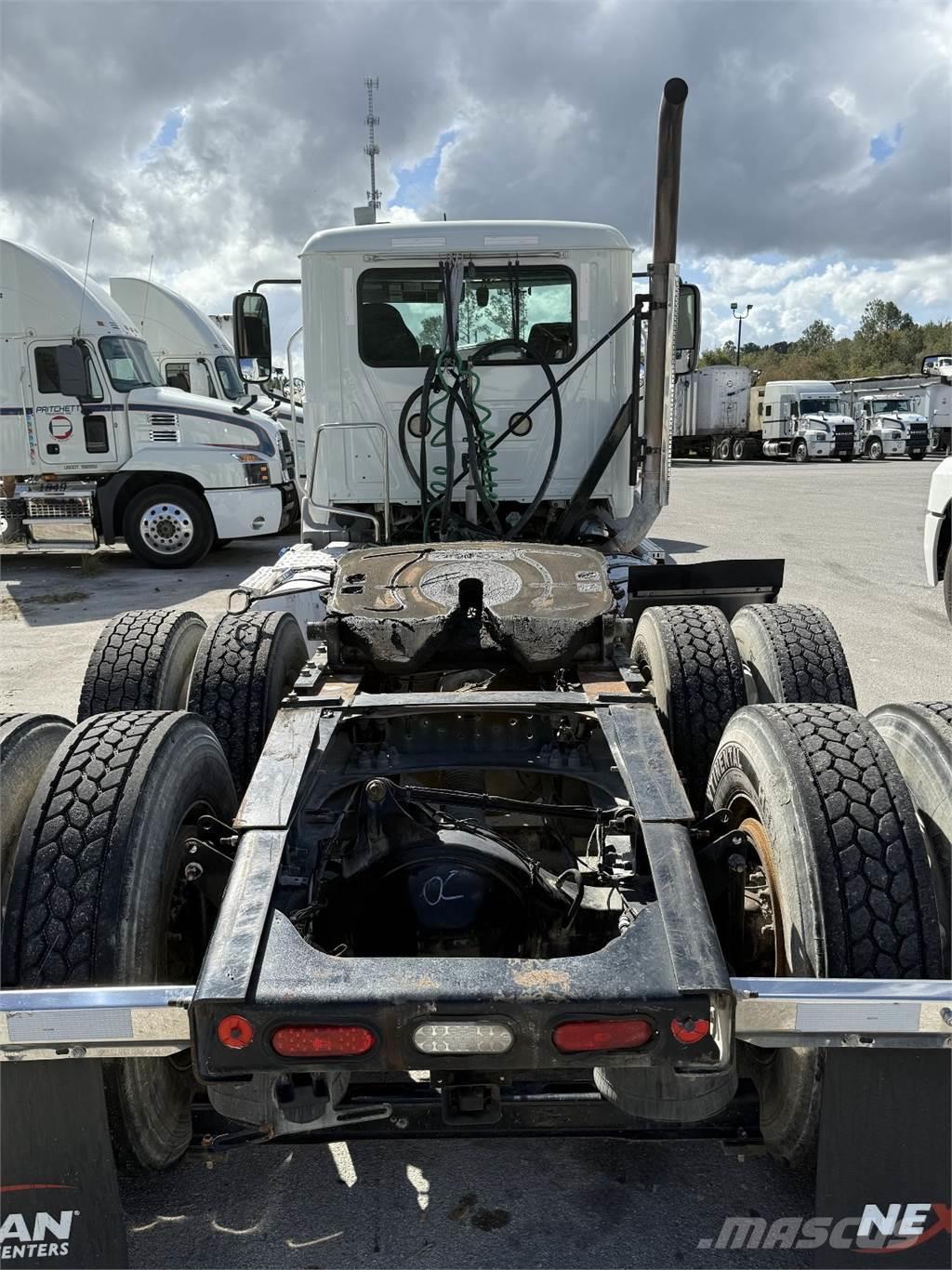 Mack AN64T Camiones tractor