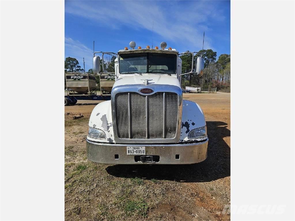 Peterbilt 384 Camiones tractor