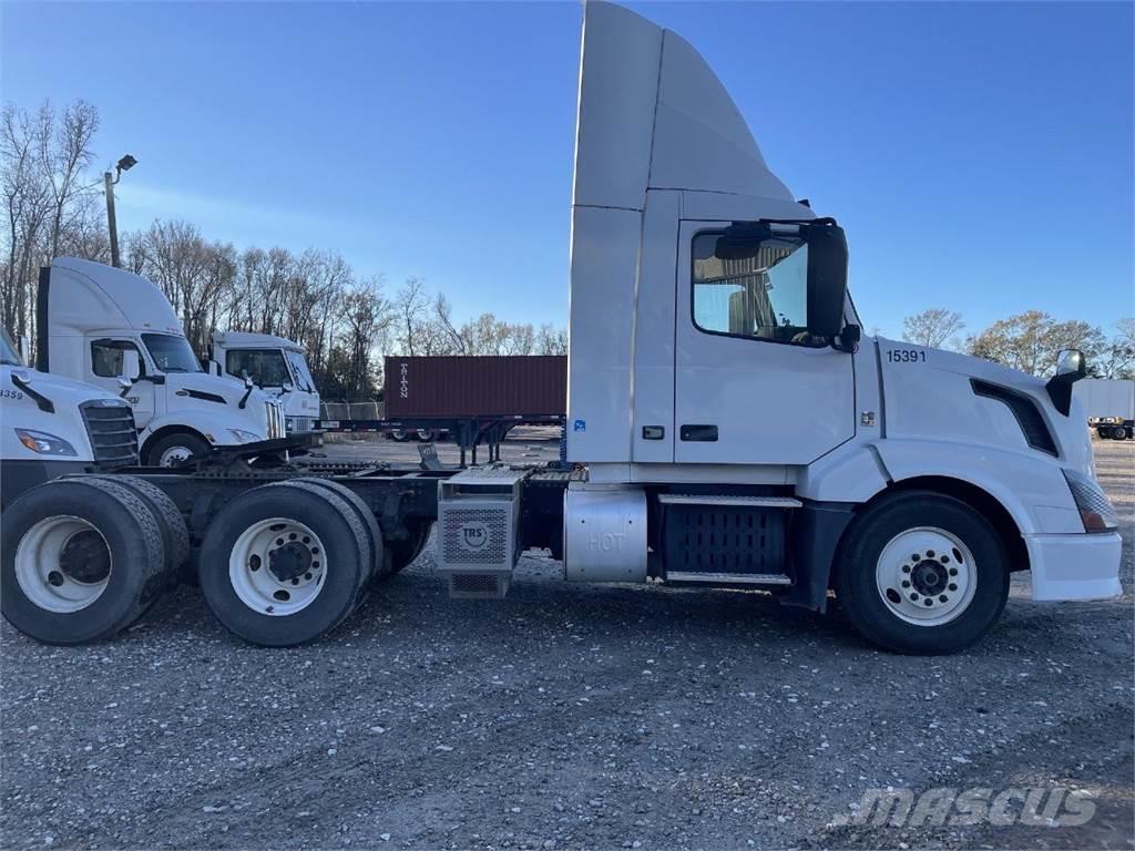 Volvo VNL64T300 Camiones tractor