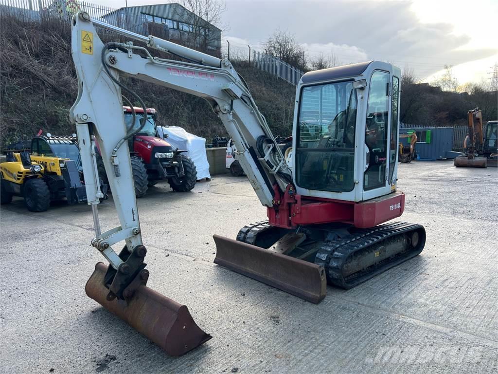 Takeuchi TB138FR Excavadoras sobre orugas