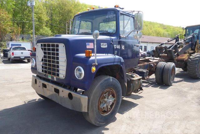 Ford 8000 Camiones con chasís y cabina