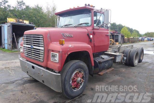 Ford L9000 Camiones con chasís y cabina