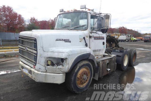 Ford L9000 Camiones con chasís y cabina