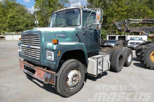 Ford L9000 Camiones con chasís y cabina