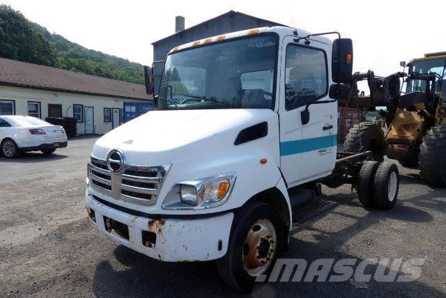 Hino NB165 Camiones con chasís y cabina