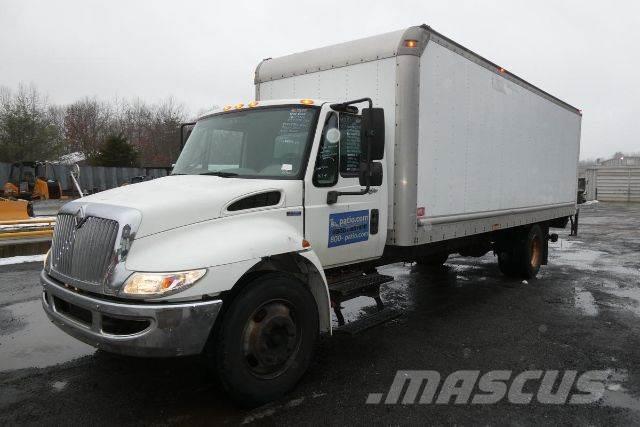 International 4300 Camiones con caja de remolque