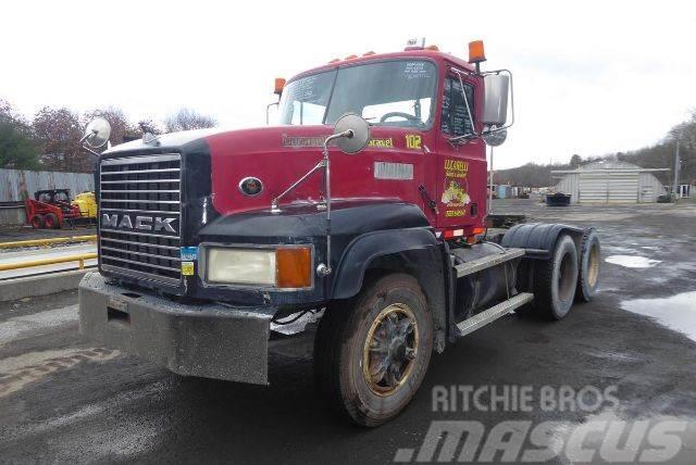 Mack CL713 Camiones con chasís y cabina