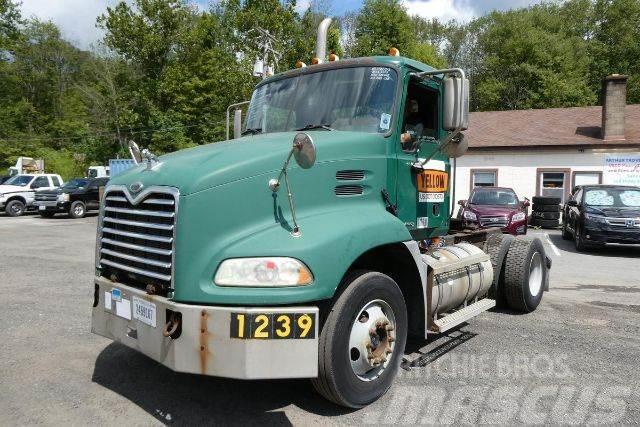 Mack CXN612 Camiones con chasís y cabina