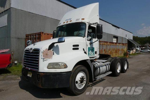 Mack CXN613 Camiones con chasís y cabina