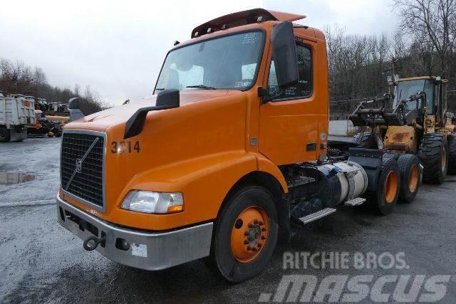 Volvo VNM64T Camiones con chasís y cabina