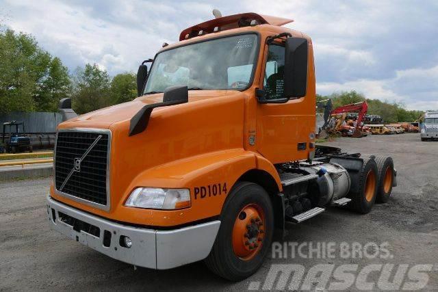 Volvo VNM64T Camiones con chasís y cabina