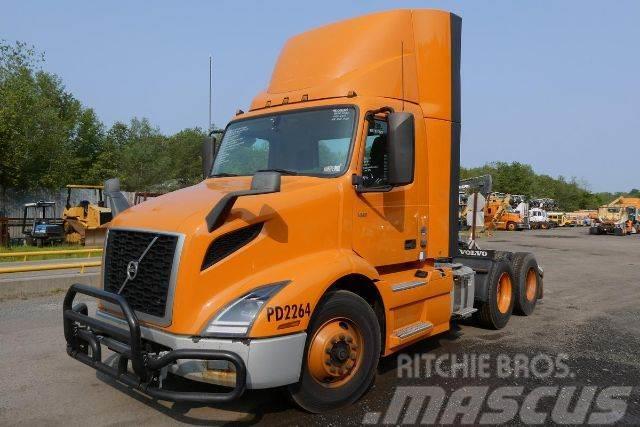 Volvo VNR64T300 Camiones con chasís y cabina