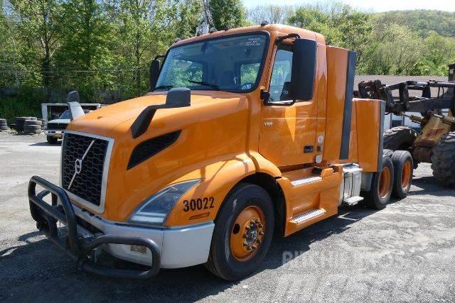 Volvo VNR64T300 Camiones con chasís y cabina