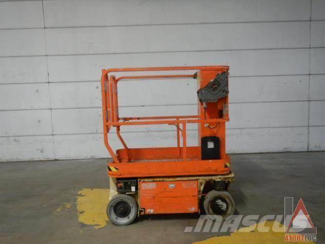 JLG 1230ES Plataformas con brazo de elevación manual