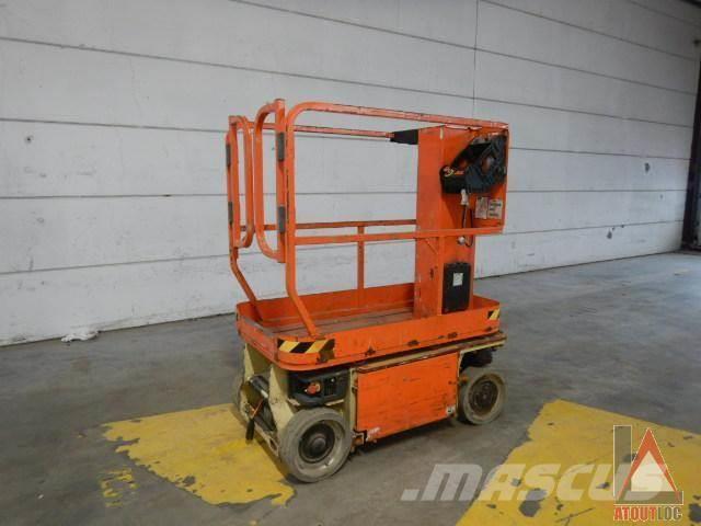 JLG 1230ES Plataformas con brazo de elevación manual