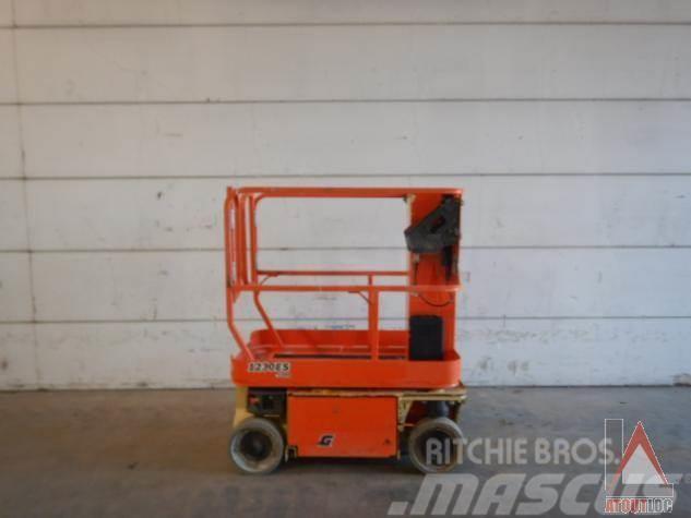 JLG 1230ES Plataformas con brazo de elevación manual