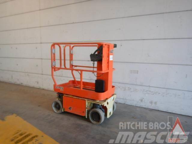 JLG 1230ES Plataformas con brazo de elevación manual