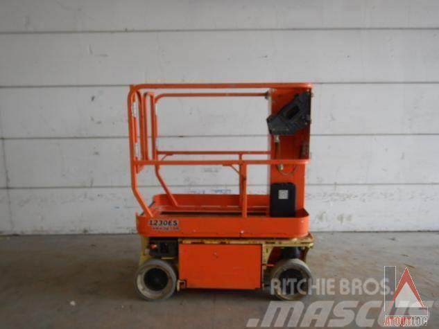 JLG 1230ES Plataformas con brazo de elevación manual