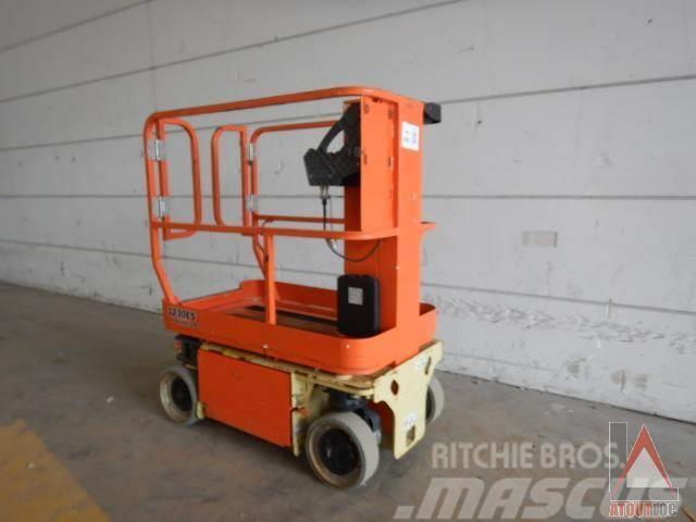 JLG 1230ES Plataformas con brazo de elevación manual