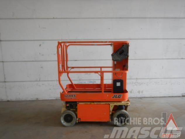 JLG 1230ES Plataformas con brazo de elevación manual