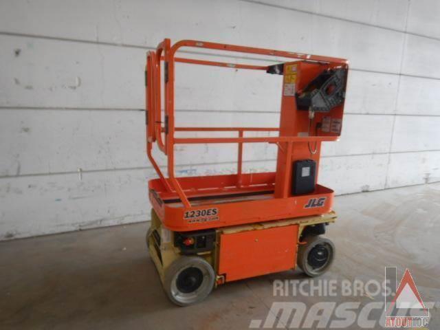 JLG 1230ES Plataformas con brazo de elevación manual