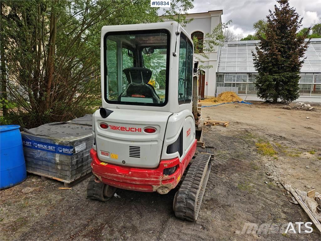 Takeuchi TB225 Miniexcavadoras