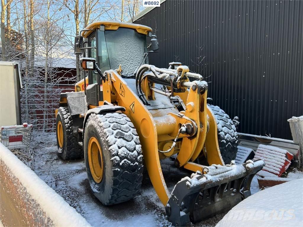 JCB 436B Buldozer sobre ruedas