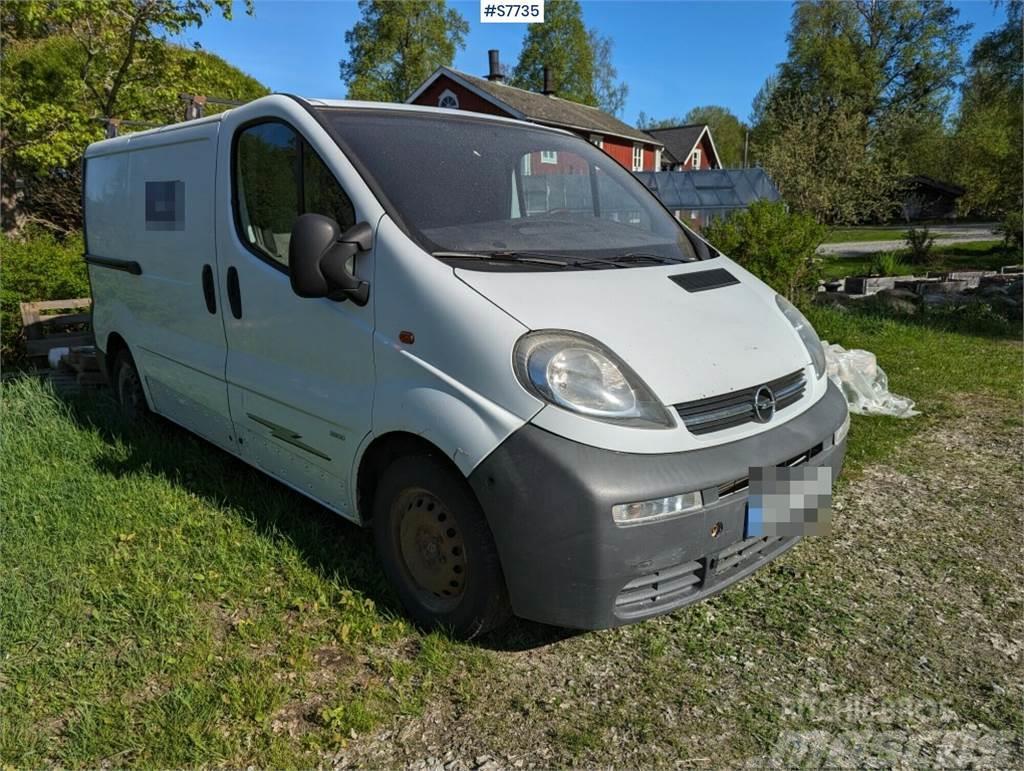 Opel Vivaro Camiones con caja de remolque