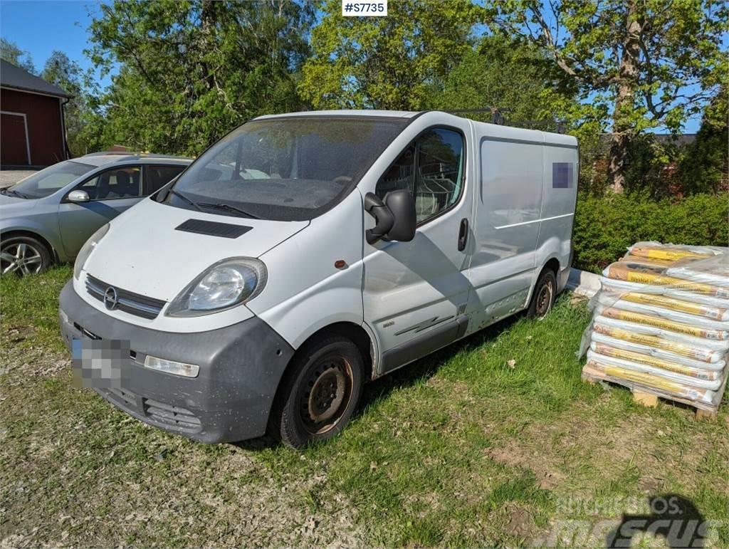 Opel Vivaro Camiones con caja de remolque