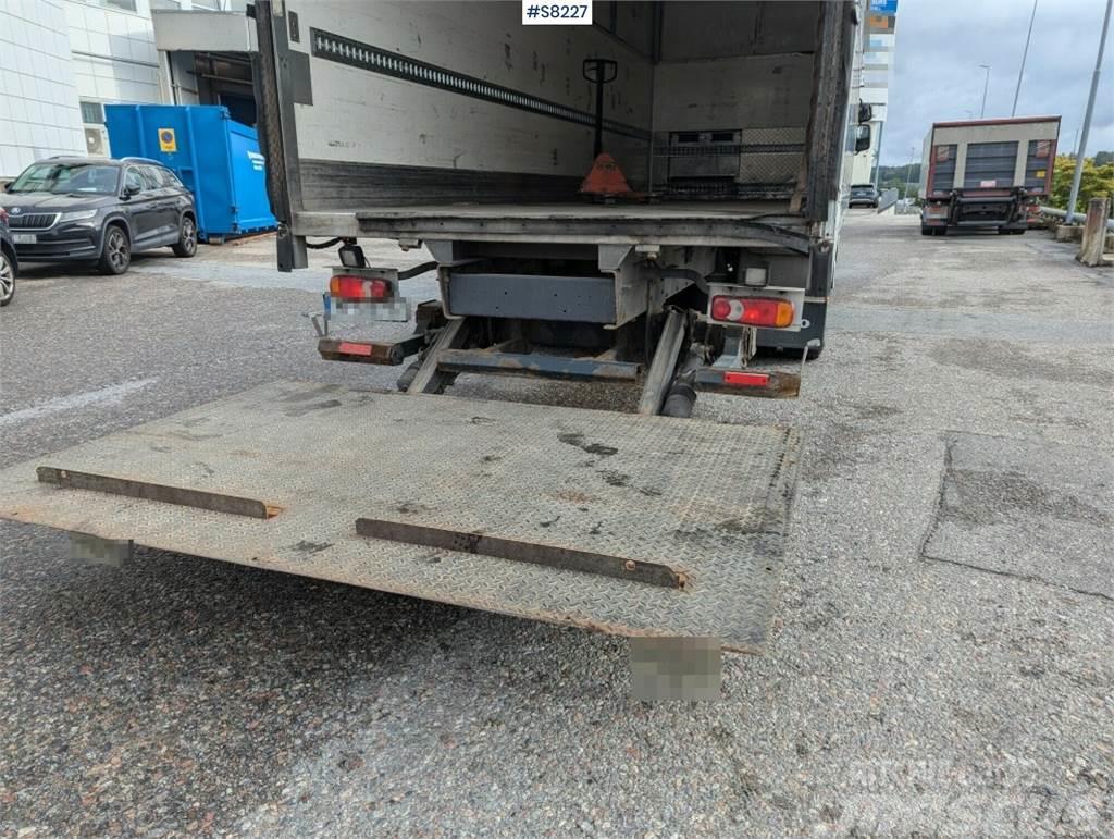 Volvo FL Camiones con caja de remolque