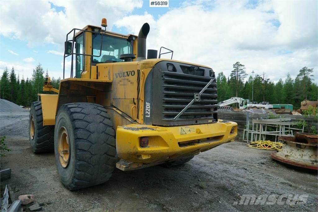 Volvo L220F Buldozer sobre ruedas