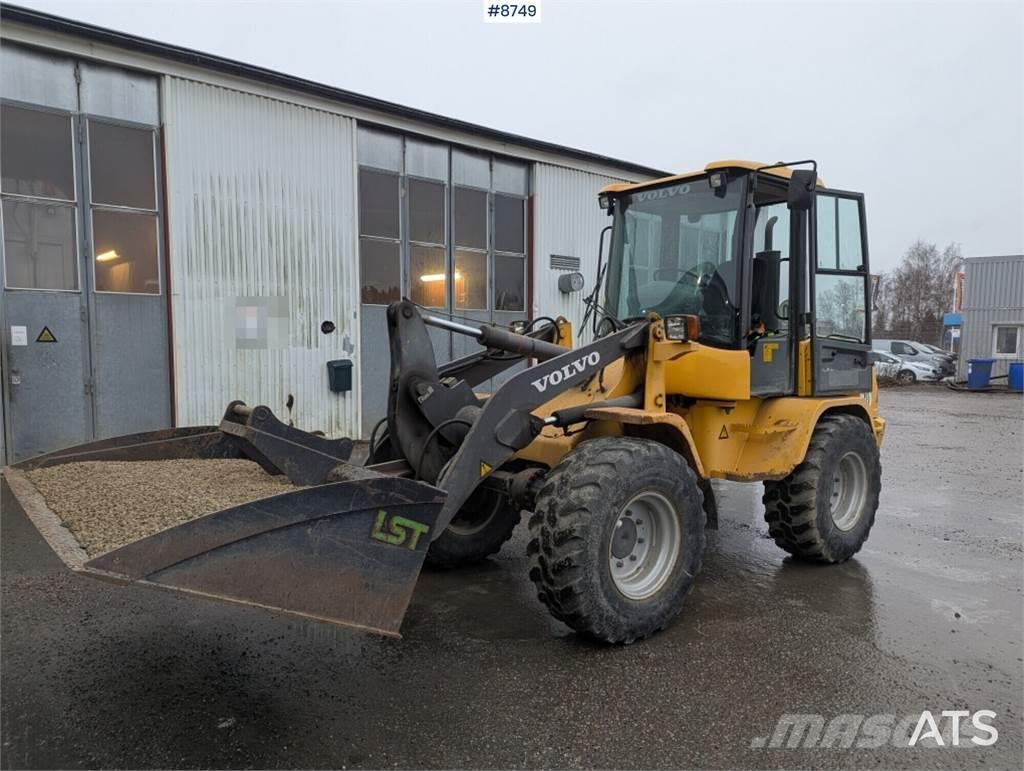 Volvo L30B Buldozer sobre ruedas