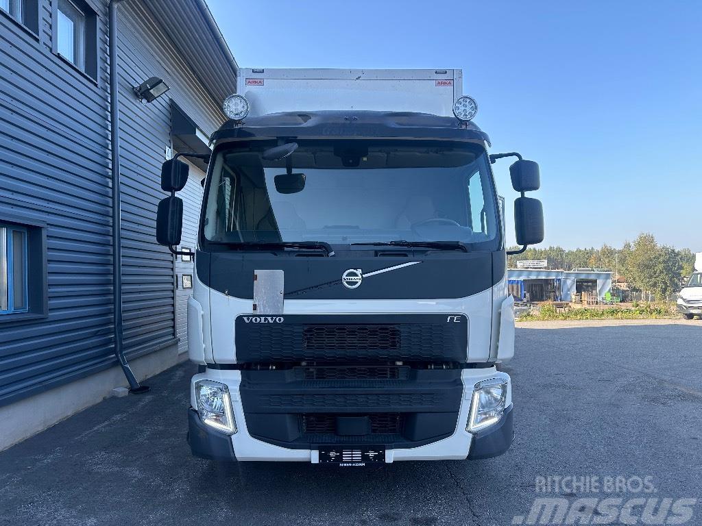 Volvo FE 320 Camiones con caja de remolque