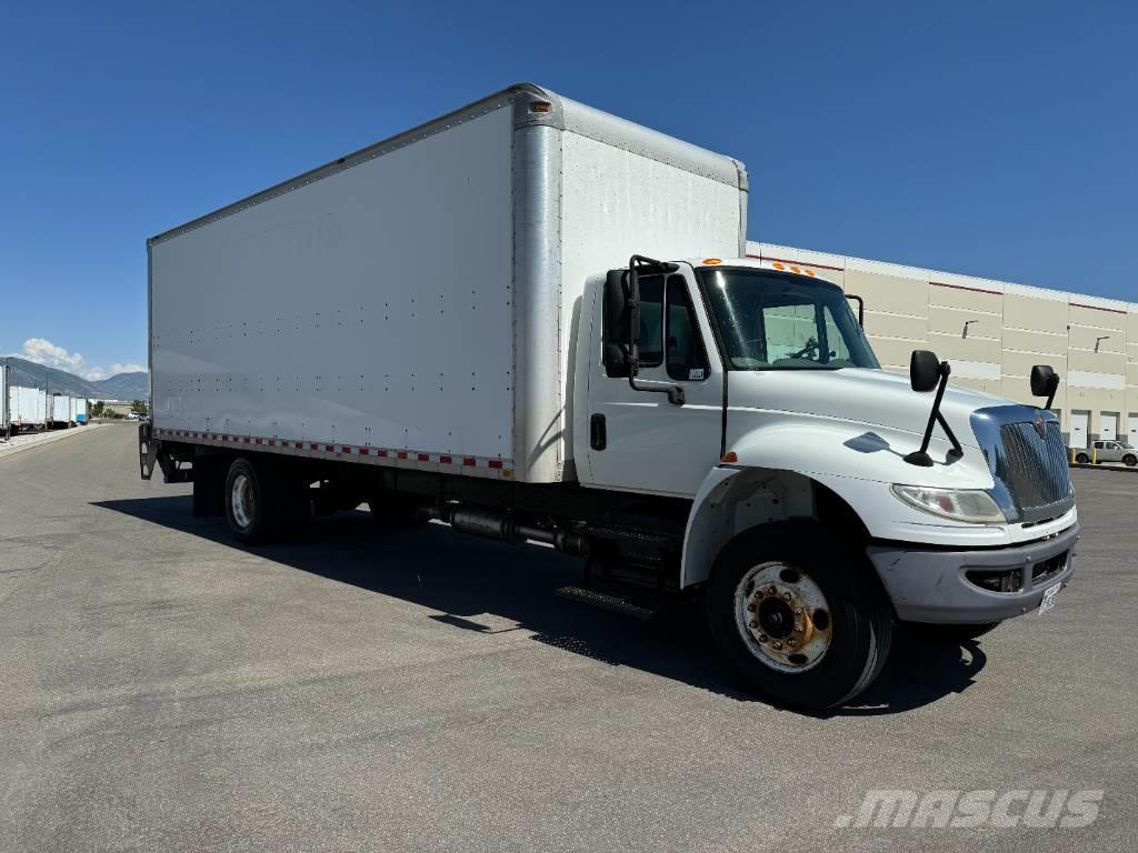 International 4300 Camiones con caja de remolque