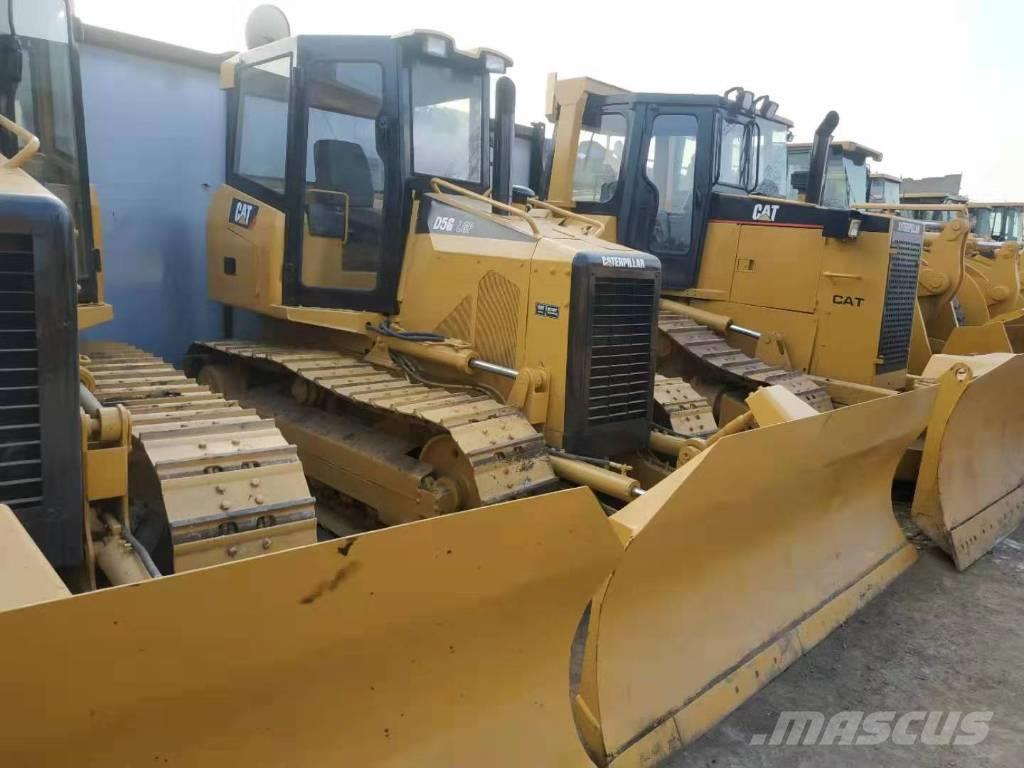 CAT D5M Buldozer sobre oruga