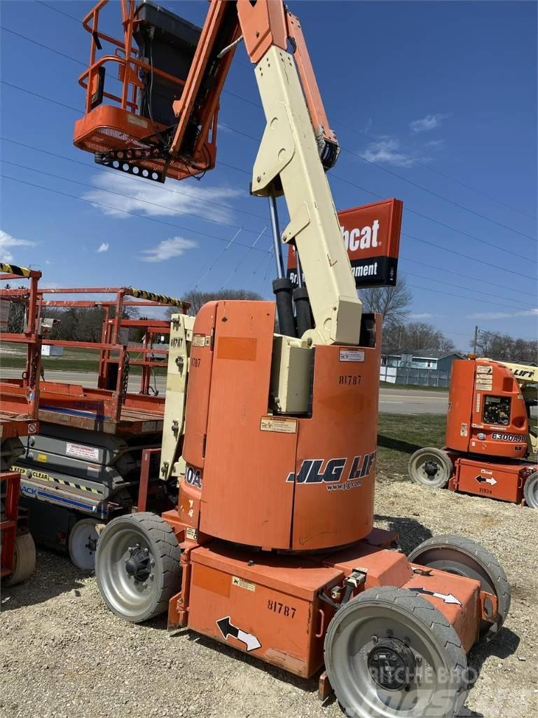 JLG E300AJP Plataformas con brazo de elevación manual