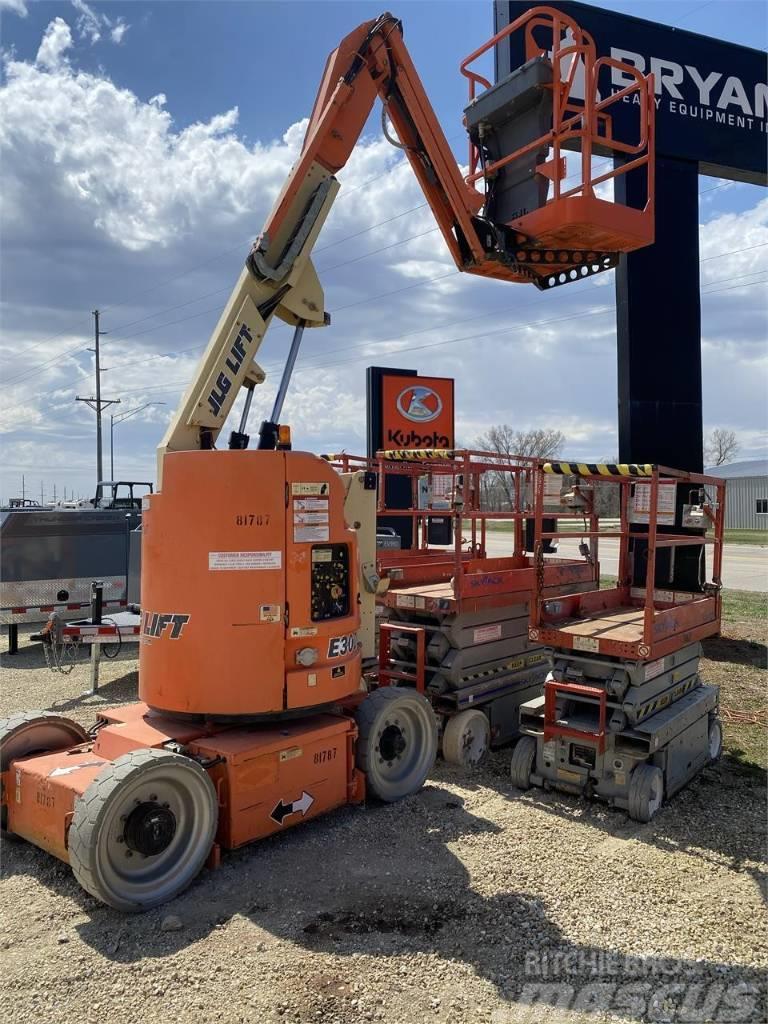 JLG E300AJP Plataformas con brazo de elevación manual