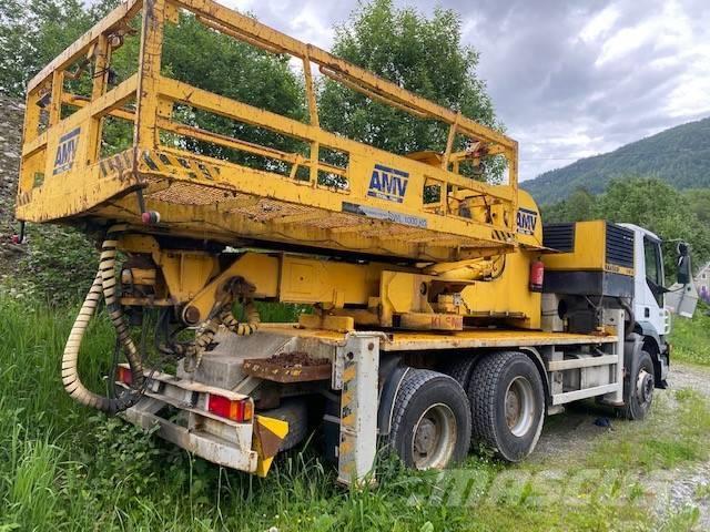 Iveco TRAKKER Camiones grúa