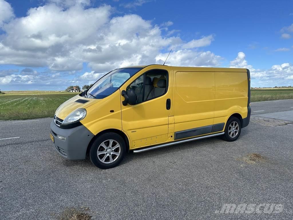 Opel Vivaro Vehículos de caha cerrada