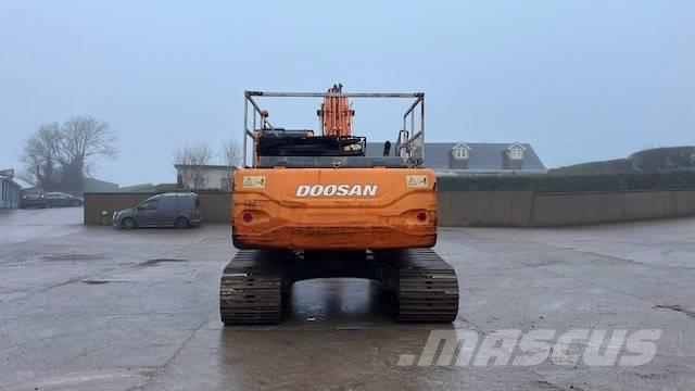 Doosan DX 225 Excavadoras sobre orugas