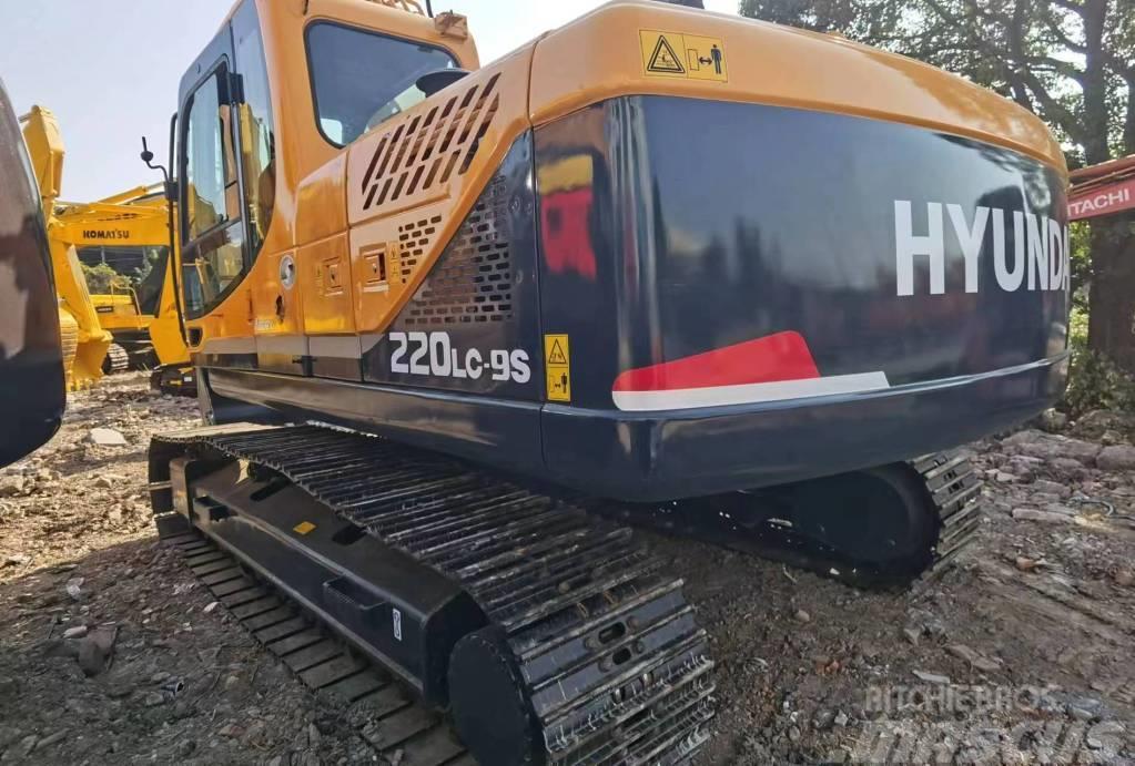 Hyundai R220LC-9S Excavadoras de ruedas