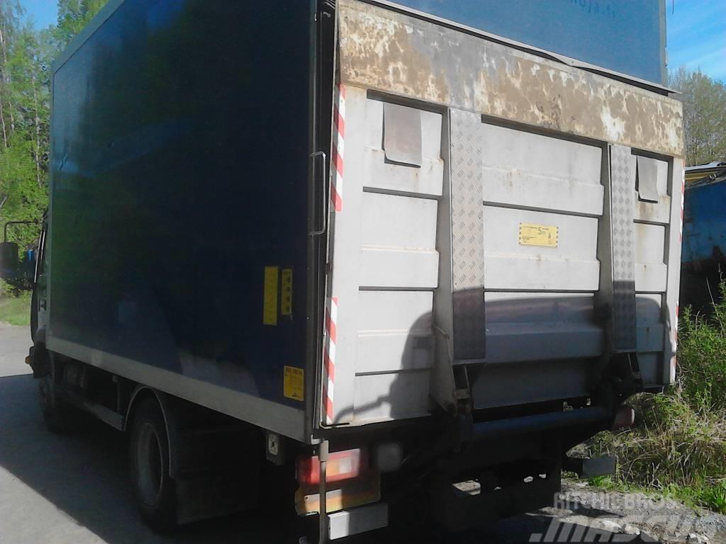 Volvo FL 220 Camiones con caja de remolque