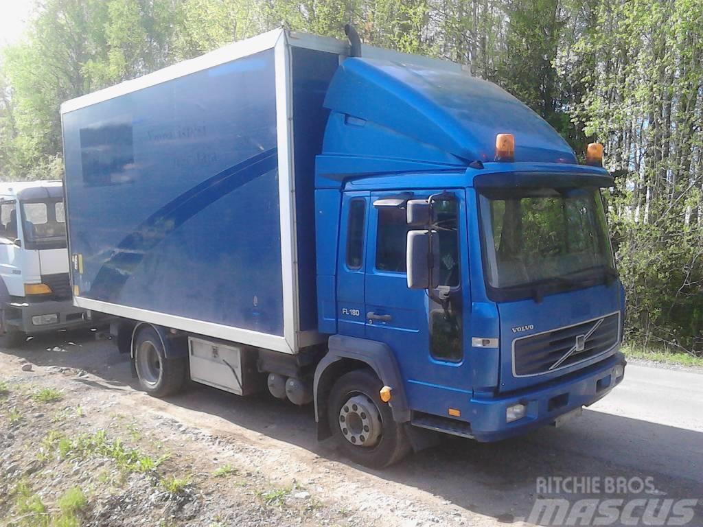 Volvo FL 220 Camiones con caja de remolque