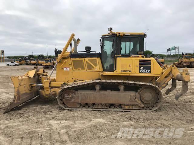 Komatsu d65ex-16 Buldozer sobre oruga