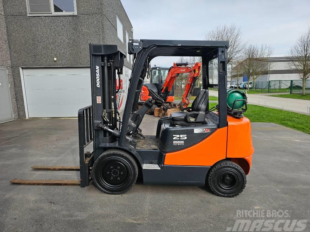 Doosan G 25 Camiones LPG