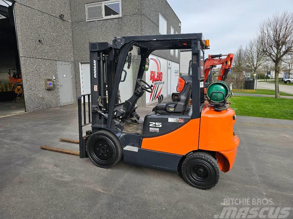 Doosan G 25 Camiones LPG