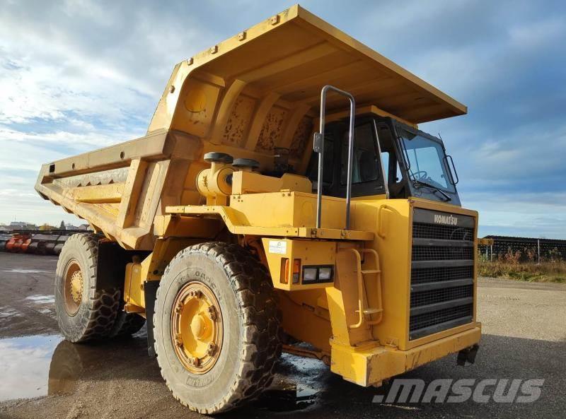 Komatsu HD325-6 Camiones de volteo rigidos