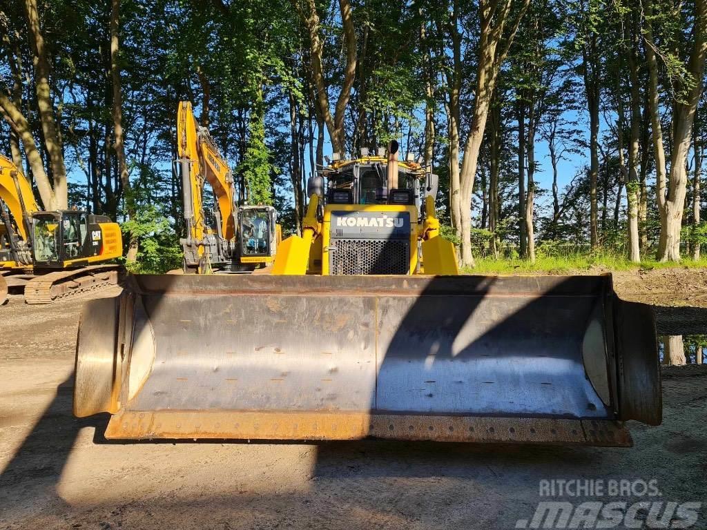 Komatsu D65PX-17 Buldozer sobre oruga