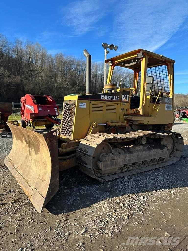 CAT D5C Buldozer sobre oruga