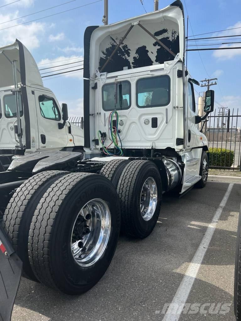 Freightliner Cascadia 113 Camiones tractor